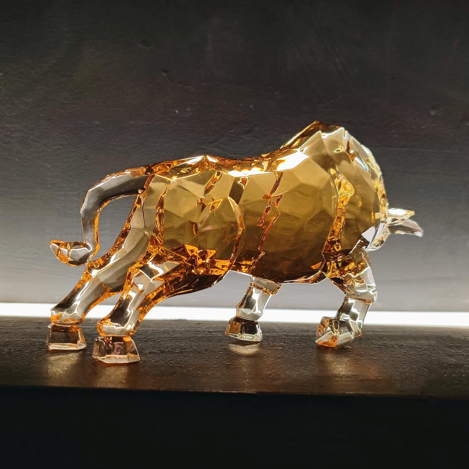 Wall Street Bull Kristall 22 cm | Office Skulptur in Amber-Gold Detail 8