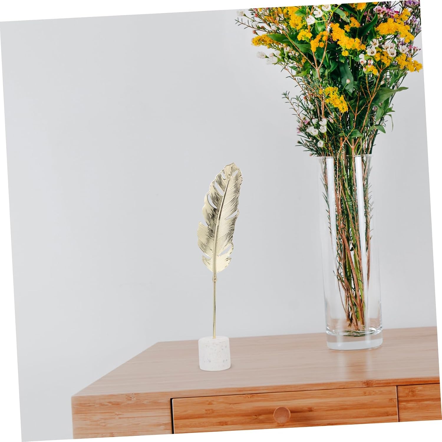 Gold Feather Desk Object | Feder-Skulptur fürs Büro