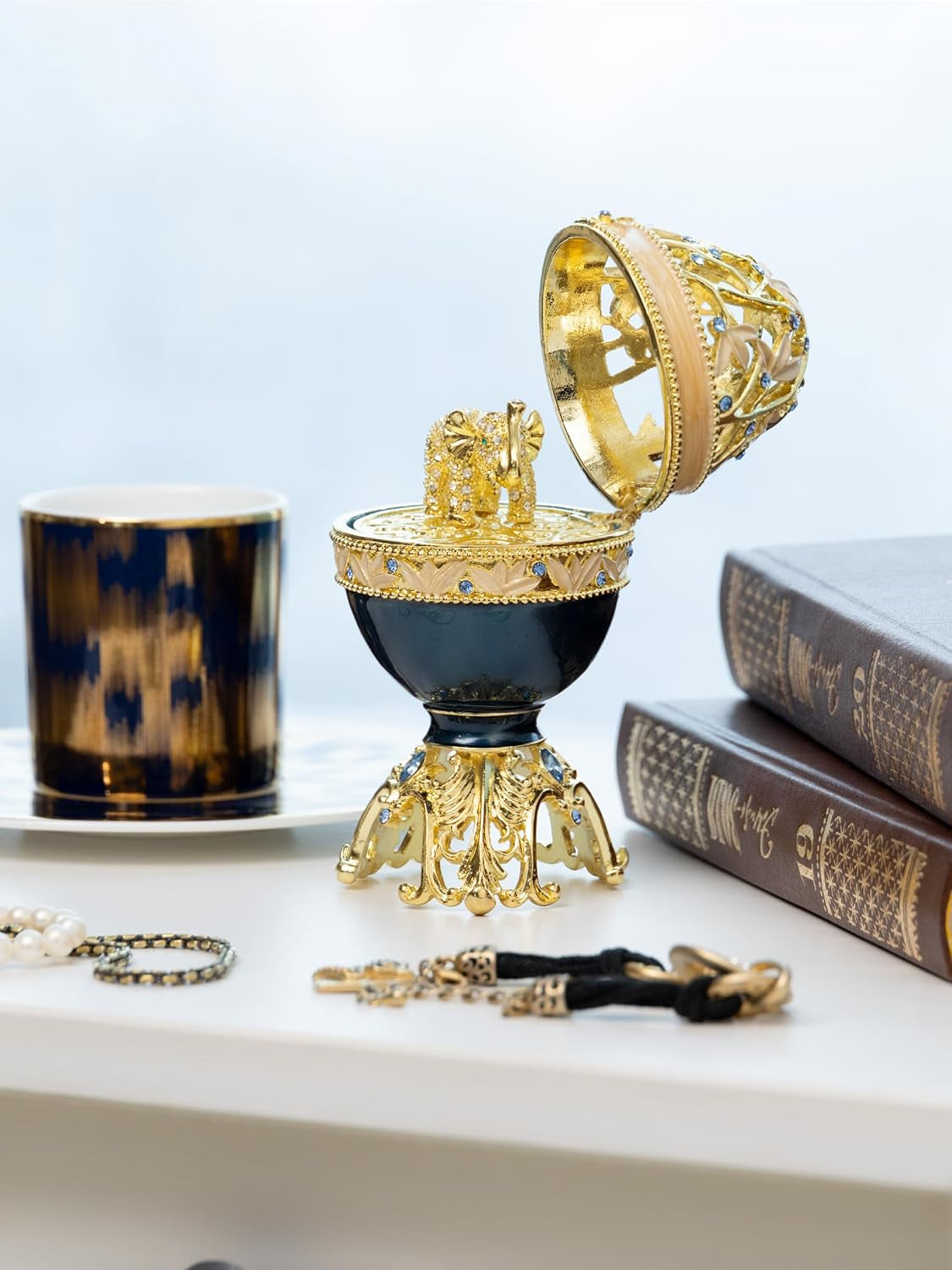 Black-Gold Elephant Egg | Schmuckei mit Goldakzent