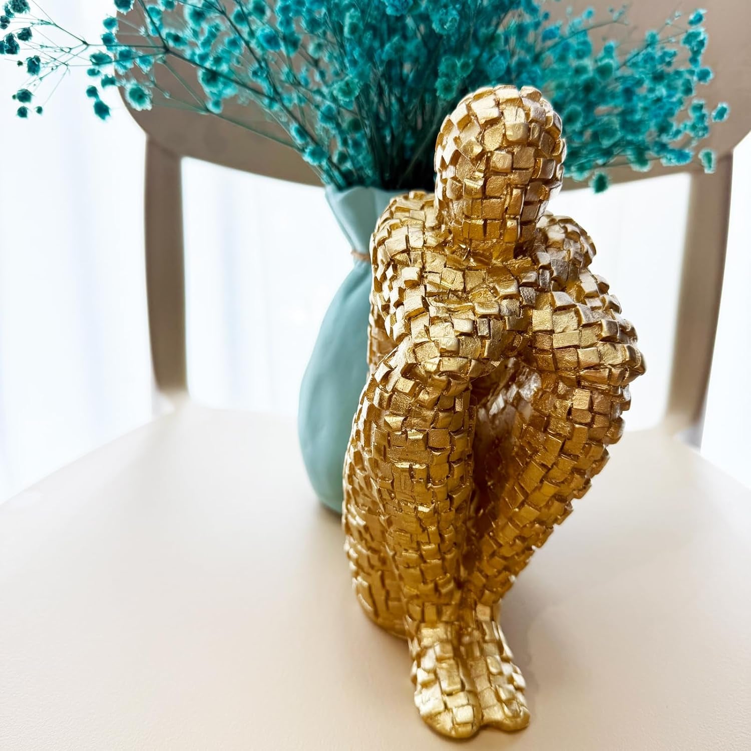 Abstrakte goldene Mosaikfigur als Dekoobjekt und Geschenkidee in Gold