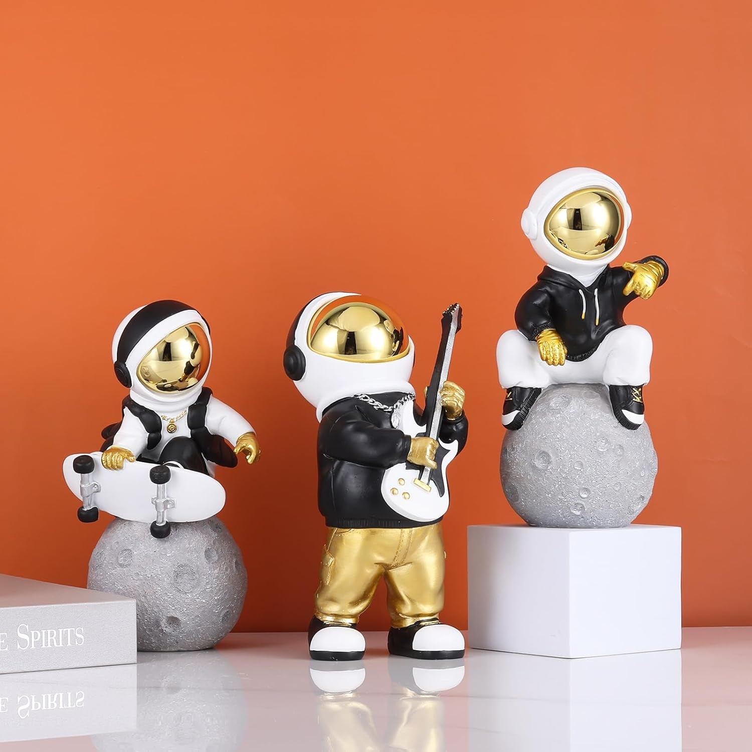 Astronaut Figur, Schwarz-Gold Spaceman Skulptur Astronautenstatue, Kindergeschenk, Ornament, Raumdekoration Für Männer, Zuhause Und Handwerk, Desktop-Zubehör, Tischdekoration, Wohnzimmer, Büro