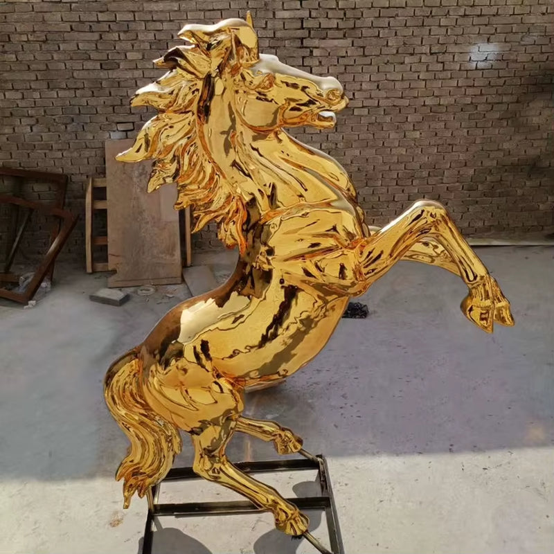 Goldene Pferde-Skulptur aus Fiberglass und Resin als Luxury Animal Statement Piece
