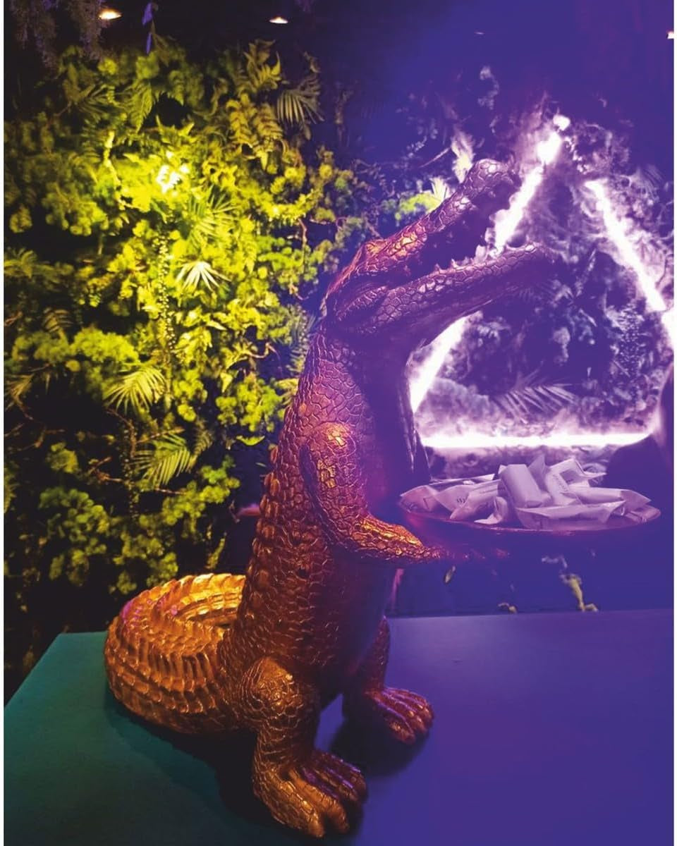 Casa Padrino Luxus Deko Skulptur Krokodil Mit Tablett Gold H. 52 Cm - Deko Figur