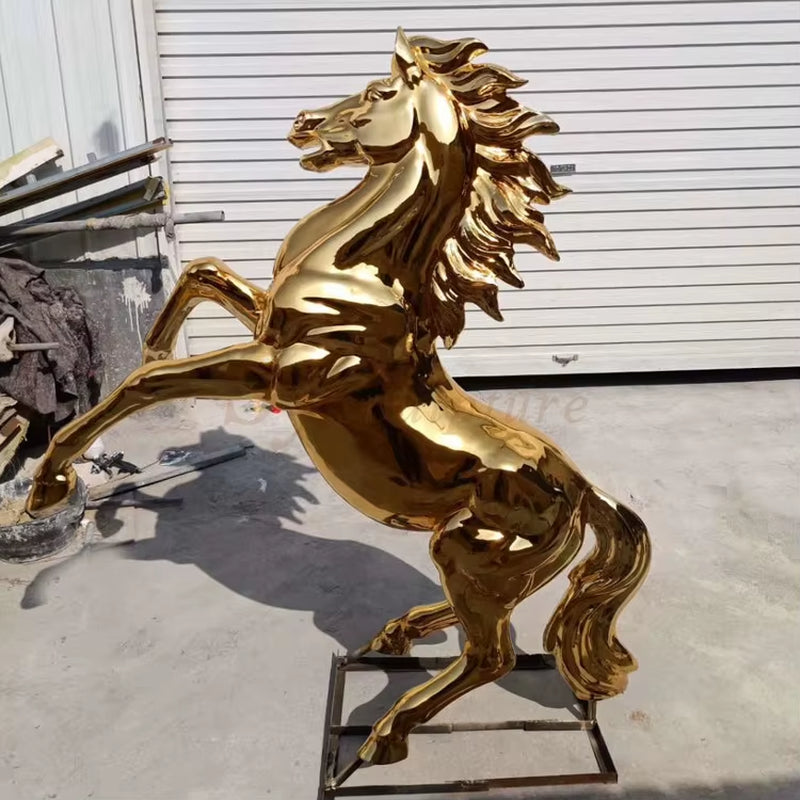 Goldene Pferde-Skulptur aus Fiberglass und Resin als Luxury Animal Statement Piece