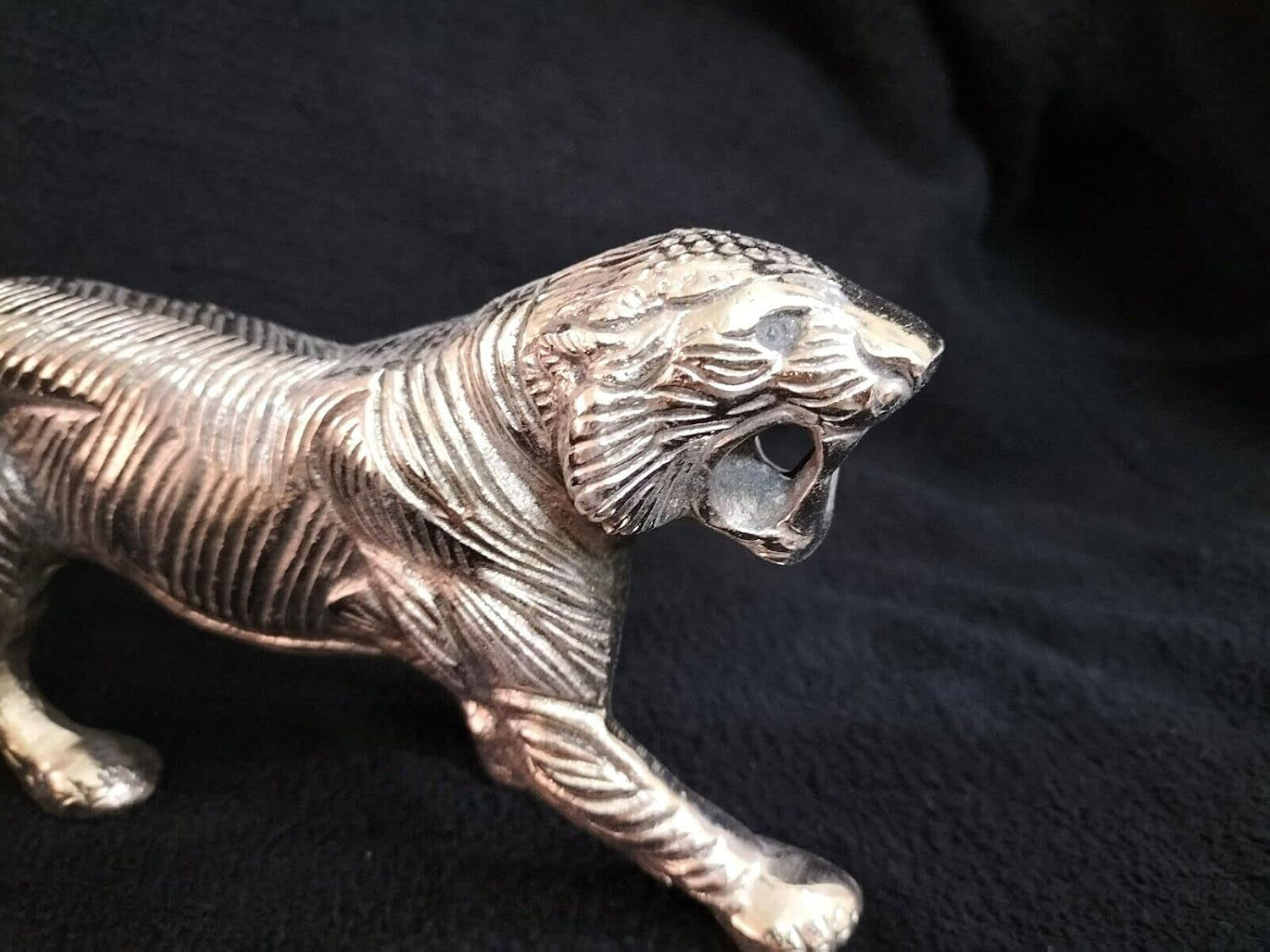 Chrome Leopard Sculpture | Tierfigur in Silberoptik