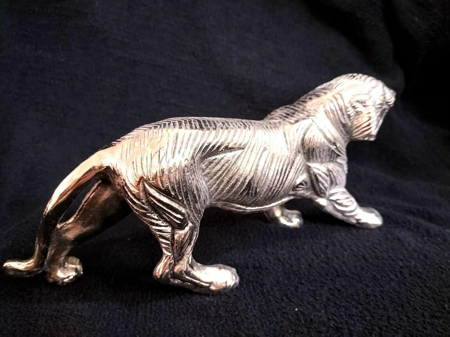 Chrome Leopard Sculpture | Tierfigur in Silberoptik