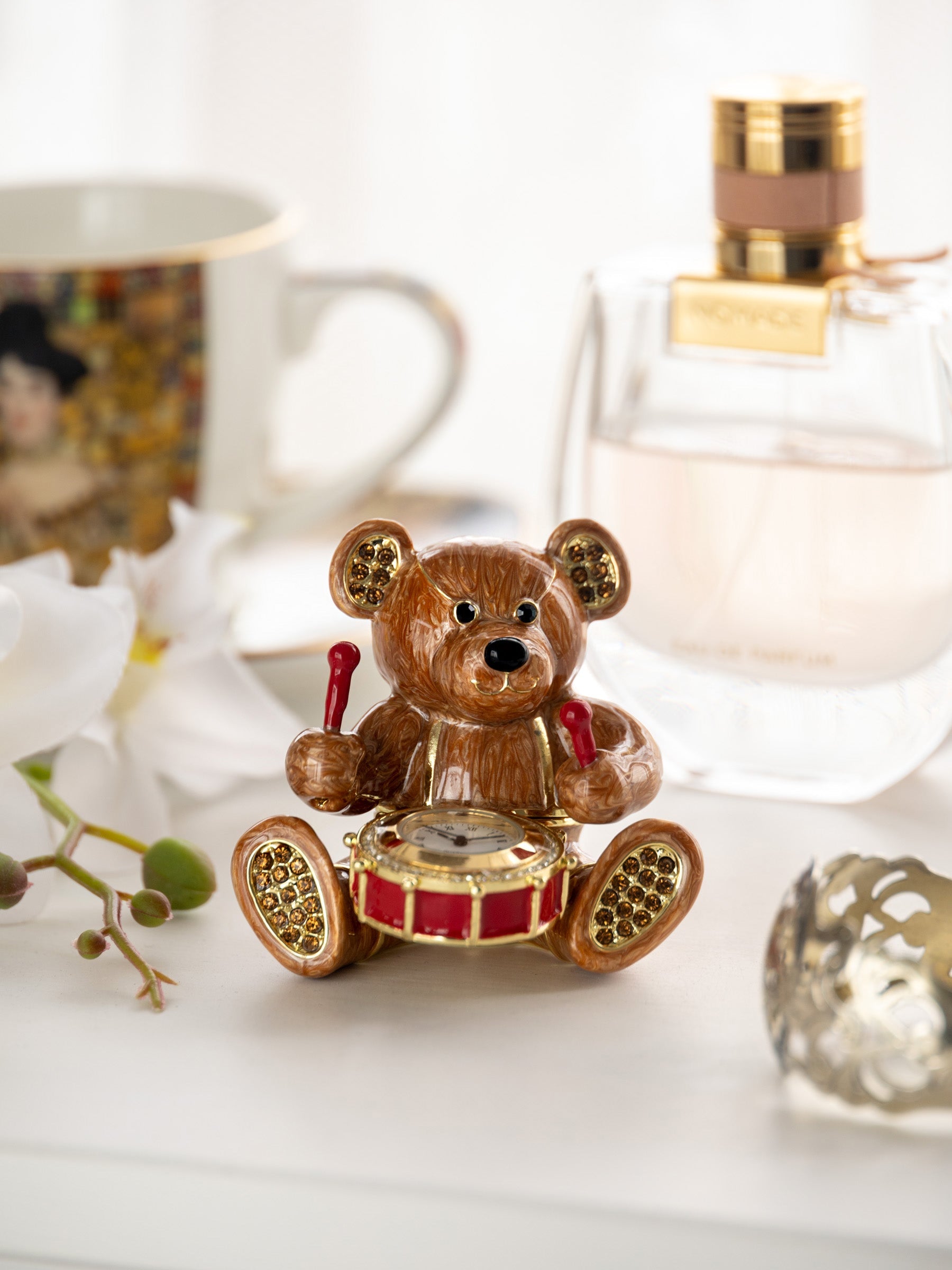 Brown Bear Clock Object | Geschenkidee mit Goldakzent - Produktbild 5 - LAFFARTS Gallery