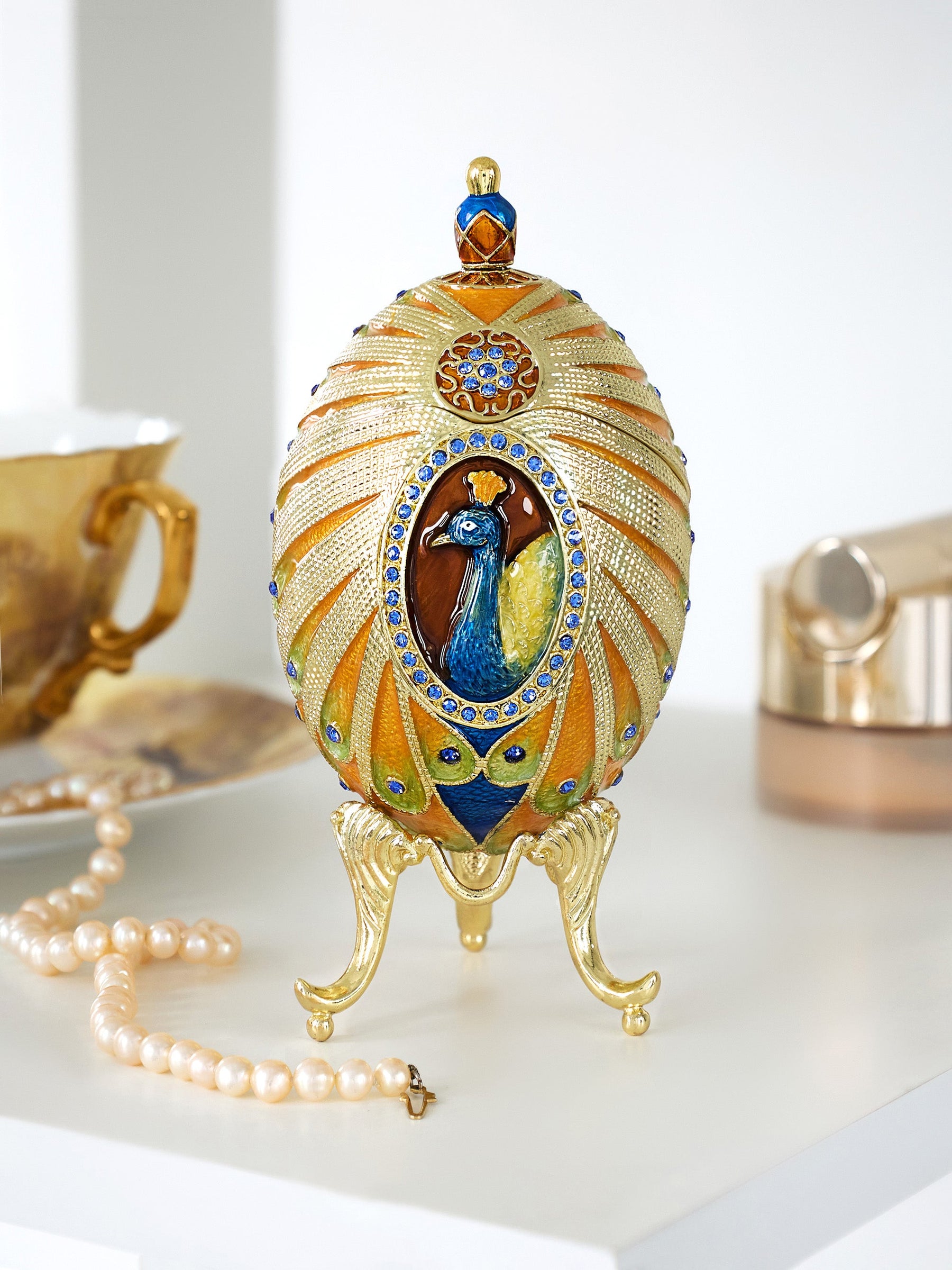 Peacock Crystal Collector Egg | Geschenkidee mit Goldakzent - Ansicht 2 - LAFFARTS Gallery