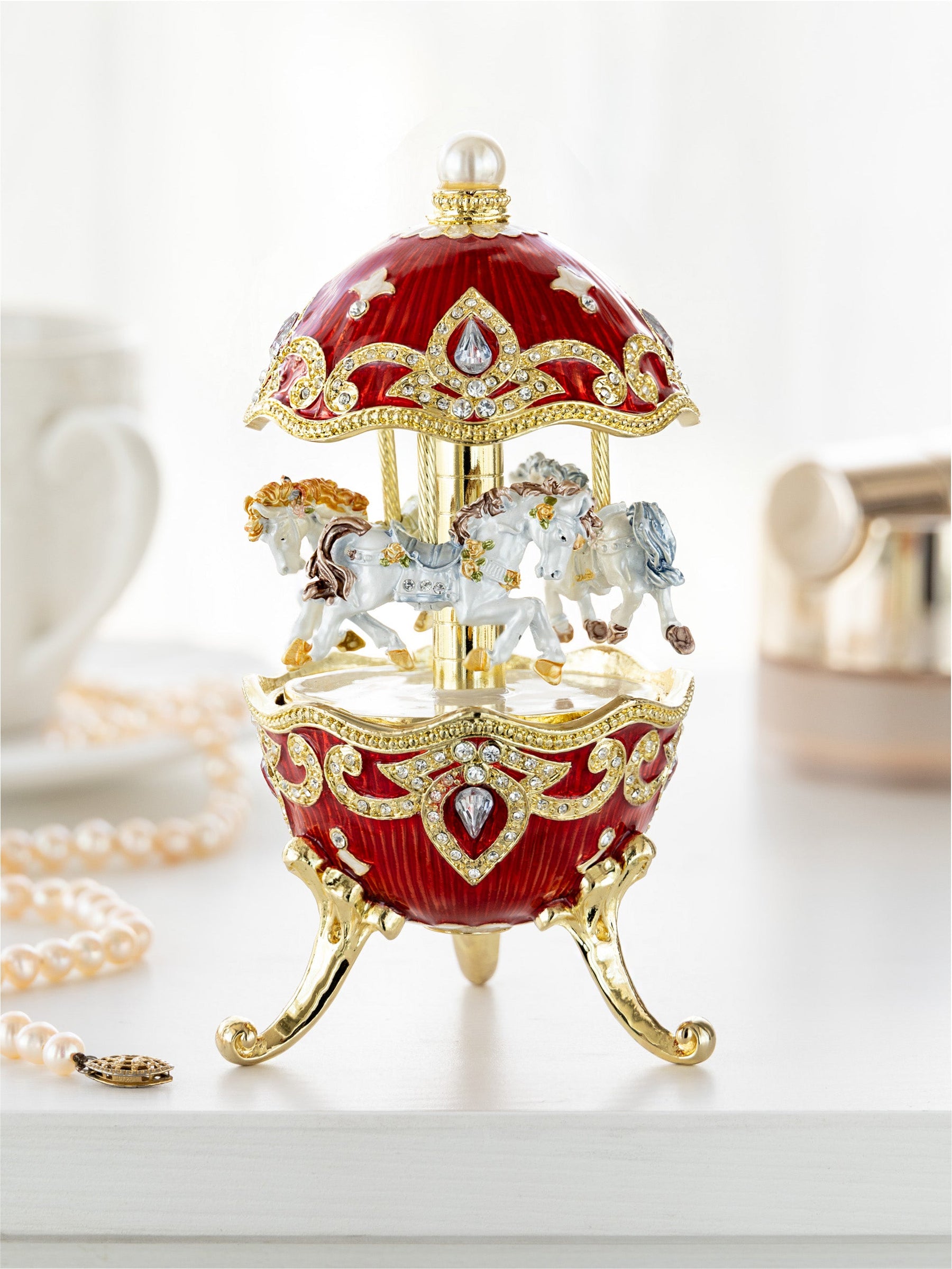 Red Horse Carousel Collector Egg | Geschenkidee - Produktbild 2 - LAFFARTS Gallery