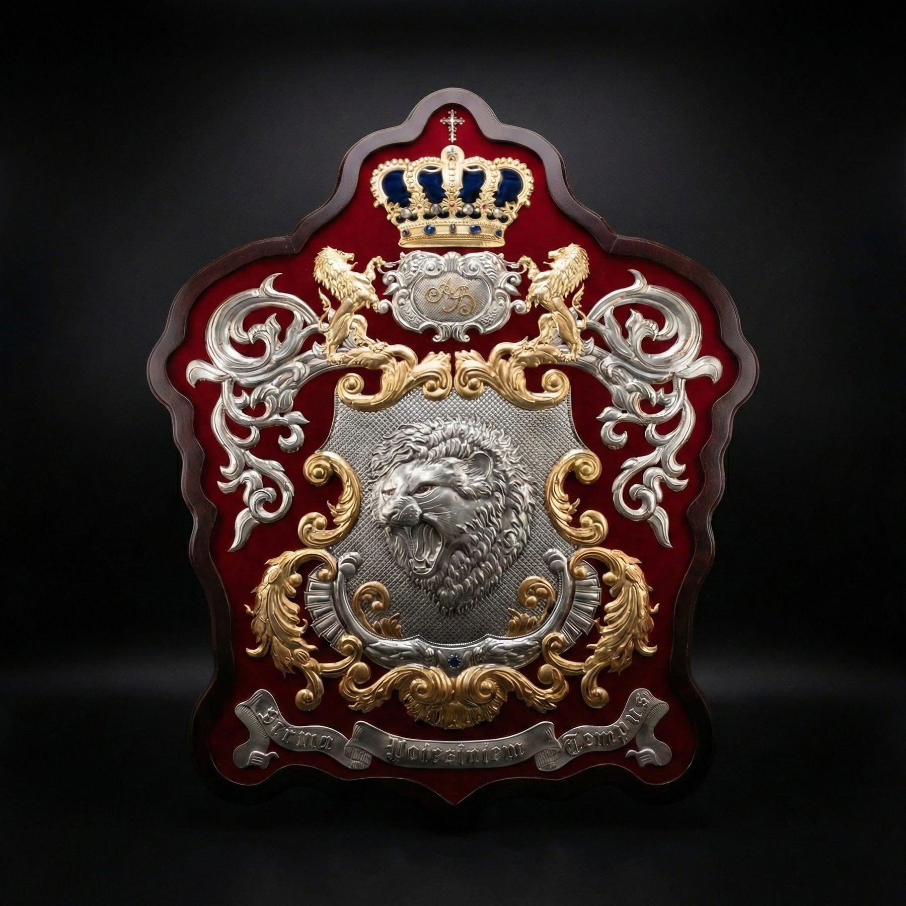 Dynasty Shield 115 cm | Heraldisches Gold-Unikat - kuratierte Auswahl bei LAFFARTS Gallery