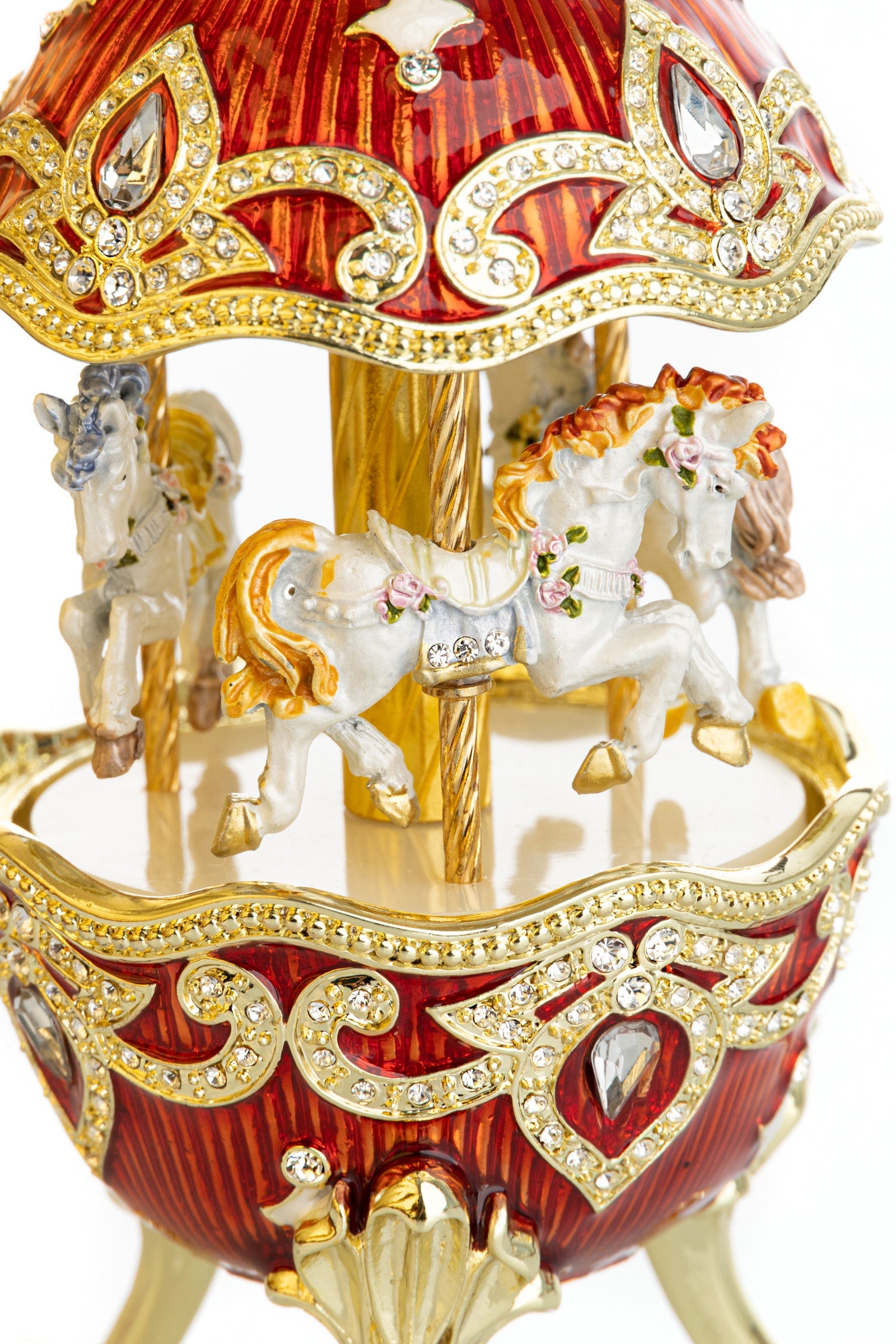 Red Horse Carousel Collector Egg | Geschenkidee - Produktbild 3 - LAFFARTS Gallery
