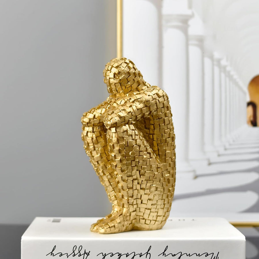 Abstrakte goldene Mosaikfigur als Dekoobjekt und Geschenkidee in Gold