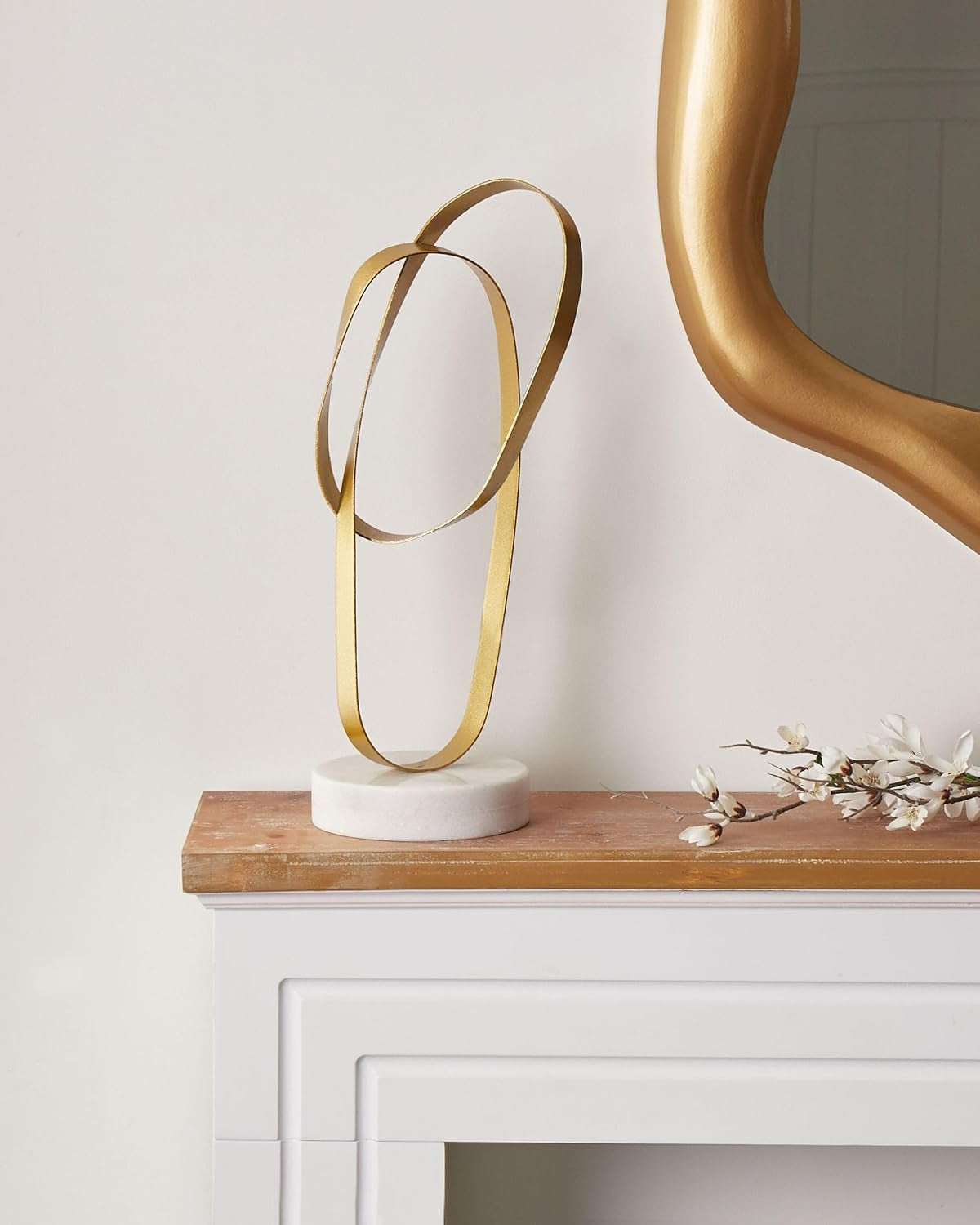 Marble Hand Gold | Skulptur aus Eisen und Marmor