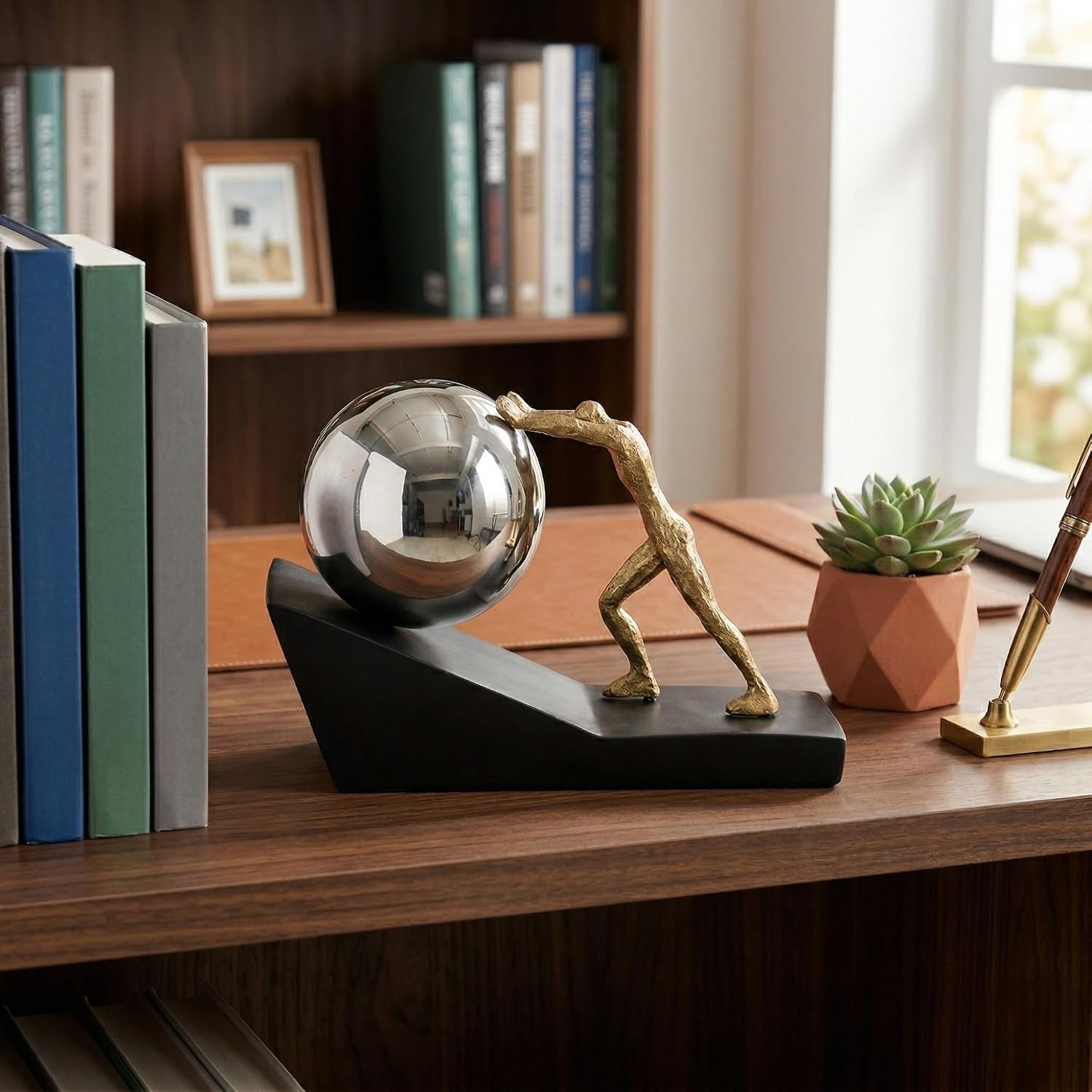 Sisyphus Gold-Chrome | Motivations-Skulptur fürs Büro