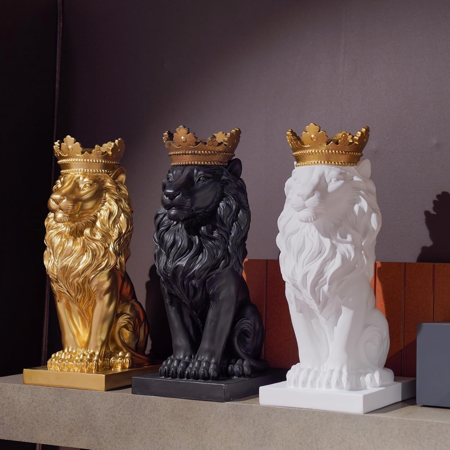 Gold Room Decor Lion Statue - Gold Statue Lion Figur House Decorations with Crown Lion Statuen Home Decor Lion Decoration Decor for Living Room Gold Decor 8.5 * 5.5 * 15 Inch