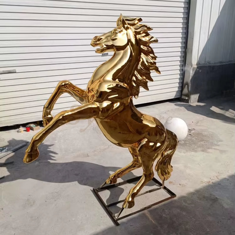 Goldene Pferde-Skulptur aus Fiberglass und Resin als Luxury Animal Statement Piece