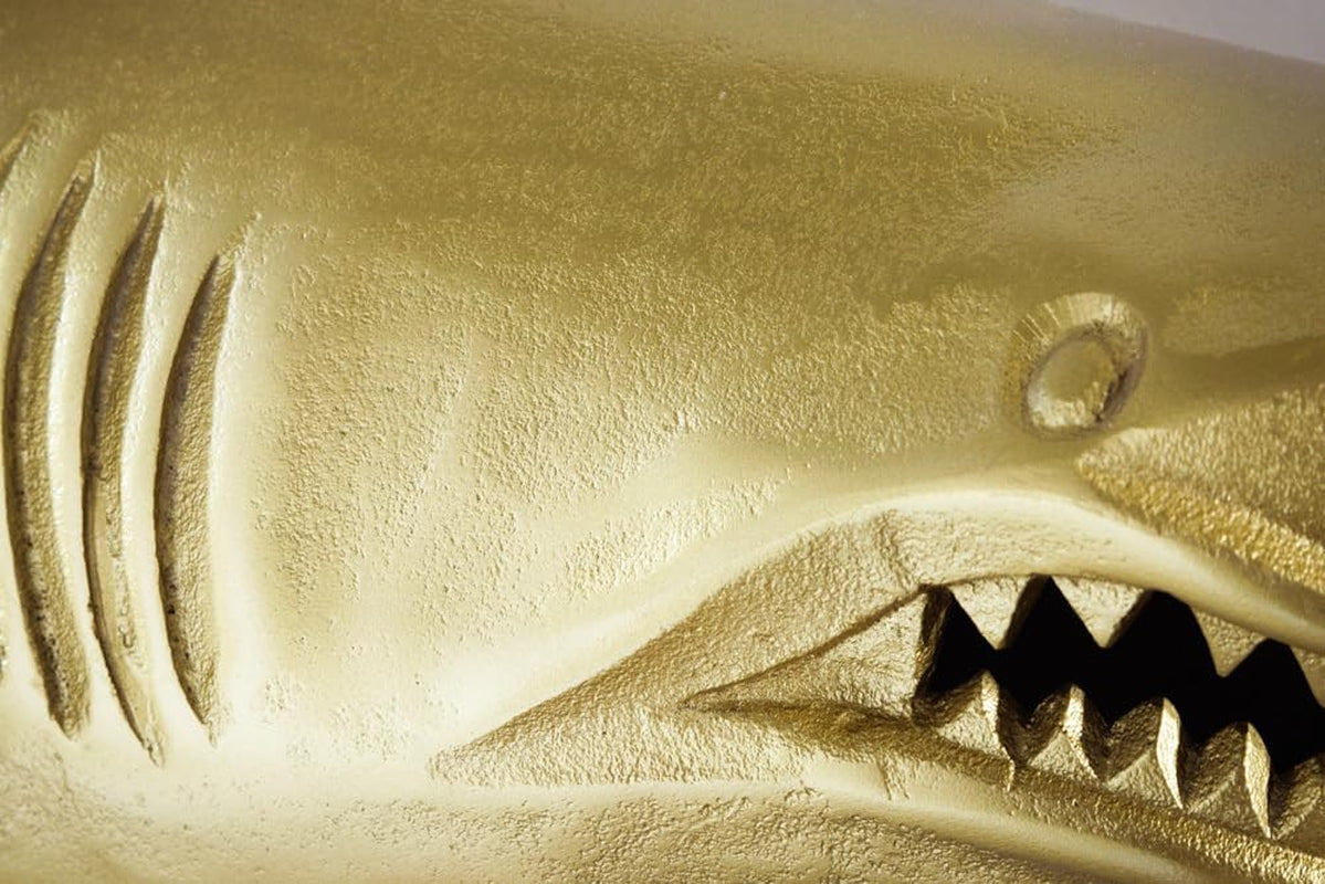Riess Ambiente Maritime Wanddekoration HAI - 105Cm - Gold - Rechts Metall Handmade Haifisch Design Skulptur Dekofigur Dekoration