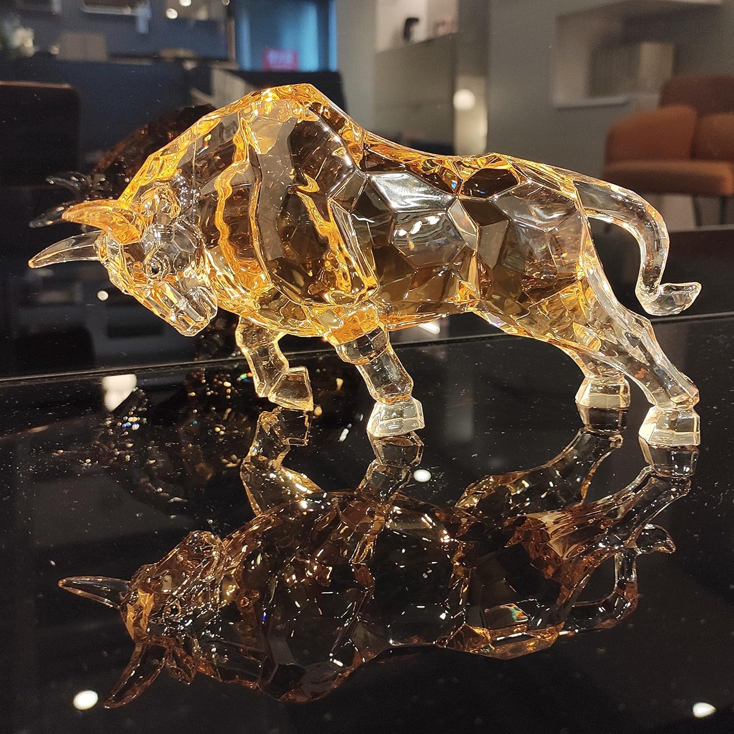 Wall Street Bull Kristall 22 cm | Office Skulptur in Amber-Gold Detail 4