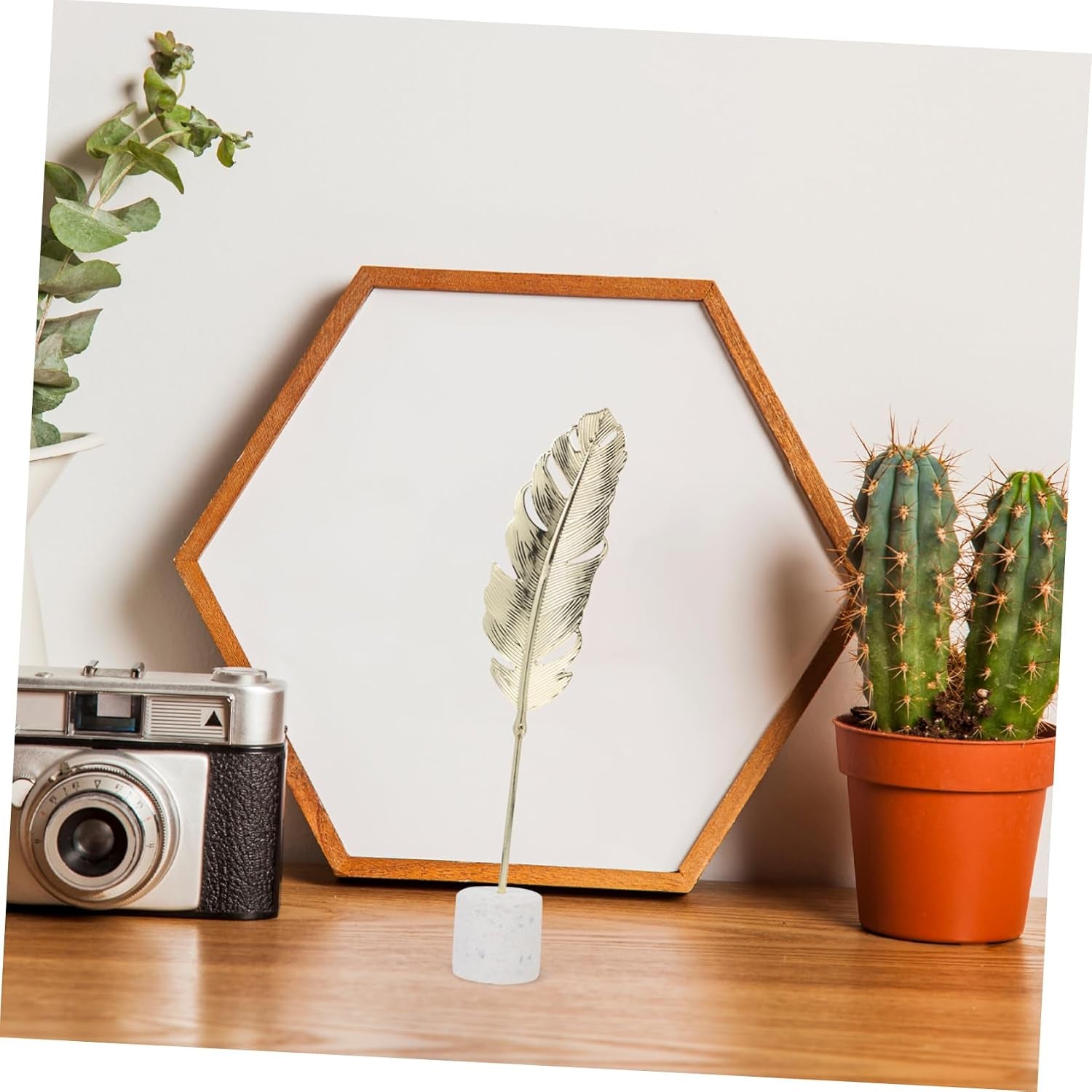 Gold Feather Desk Object | Feder-Skulptur fürs Büro