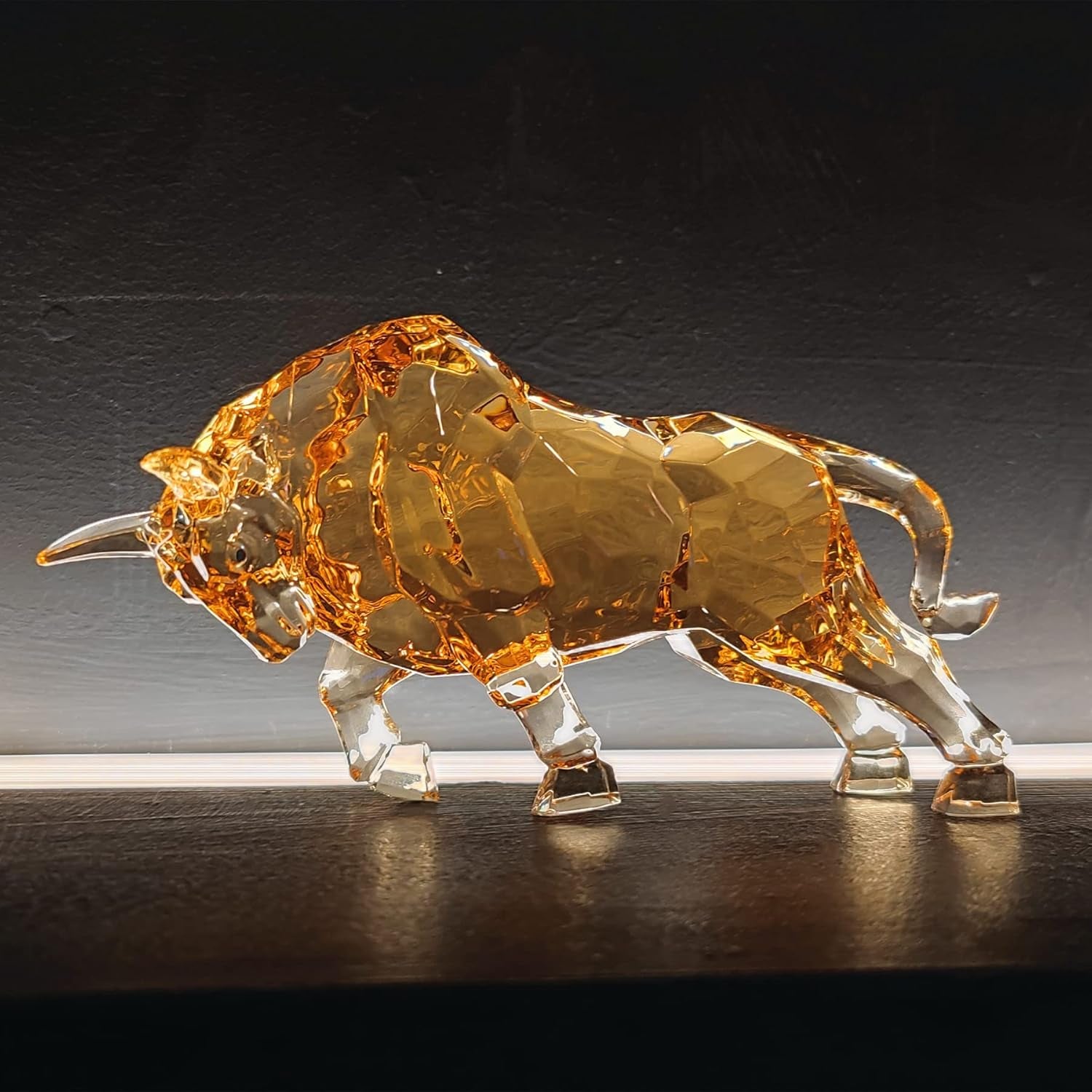 Wall Street Bull Kristall 22 cm | Office Skulptur in Amber-Gold Detail 1