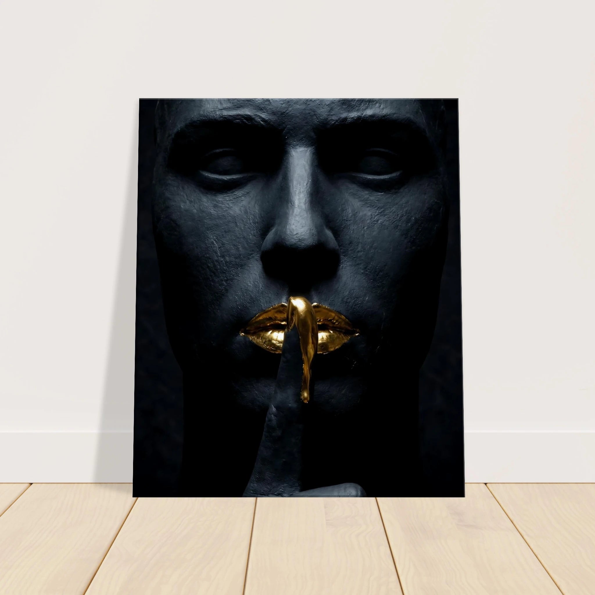 [THE GOLDEN SILENCE |Statue in Obsidian-Optik mit vergoldeten Lippen| Luxus Wandbild für Strategen] - Luxus Wandbild mit 24 Karat Gold | Dark Luxury Interior & Wanddekoration.