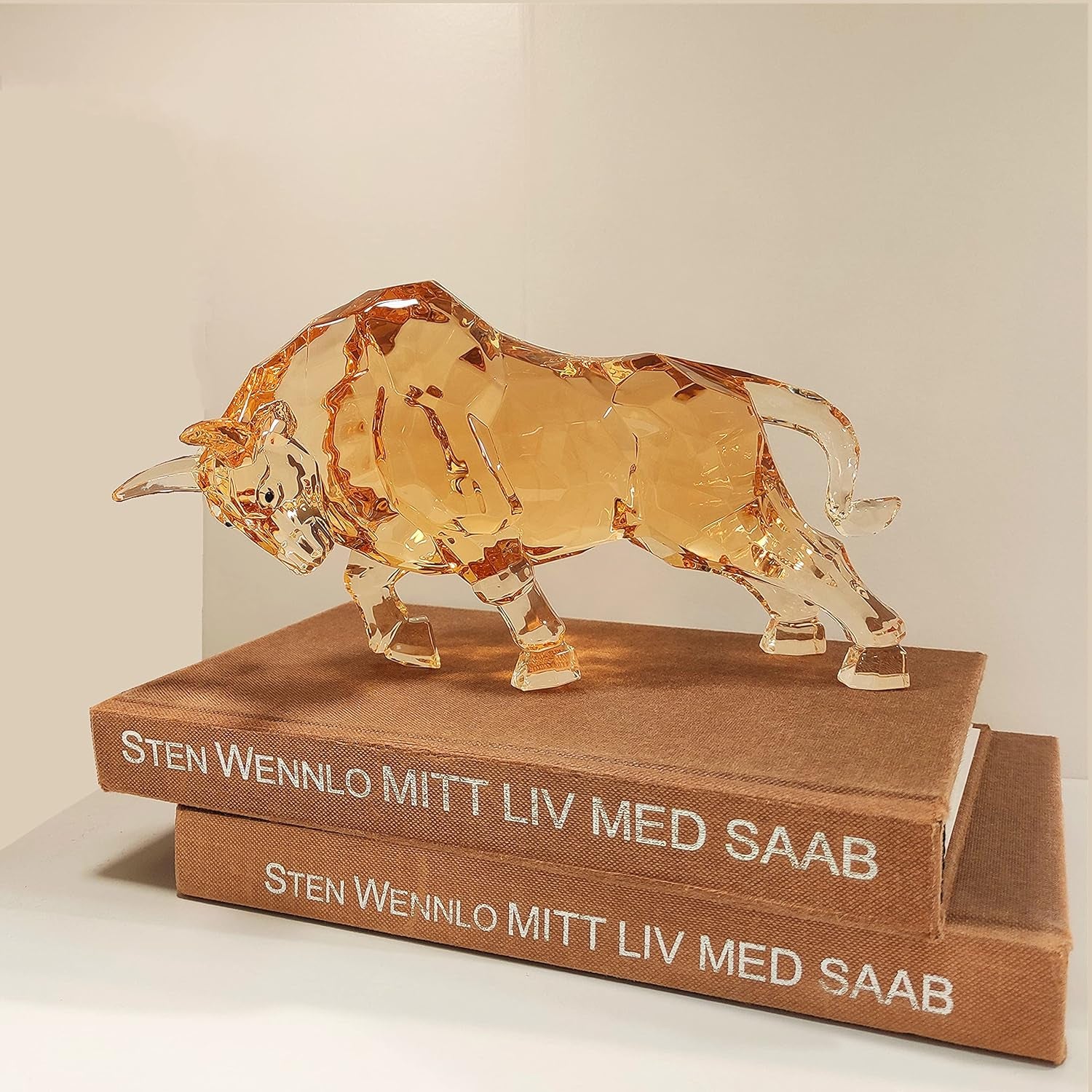 Wall Street Bull Kristall 22 cm | Office Skulptur in Amber-Gold Detail 7