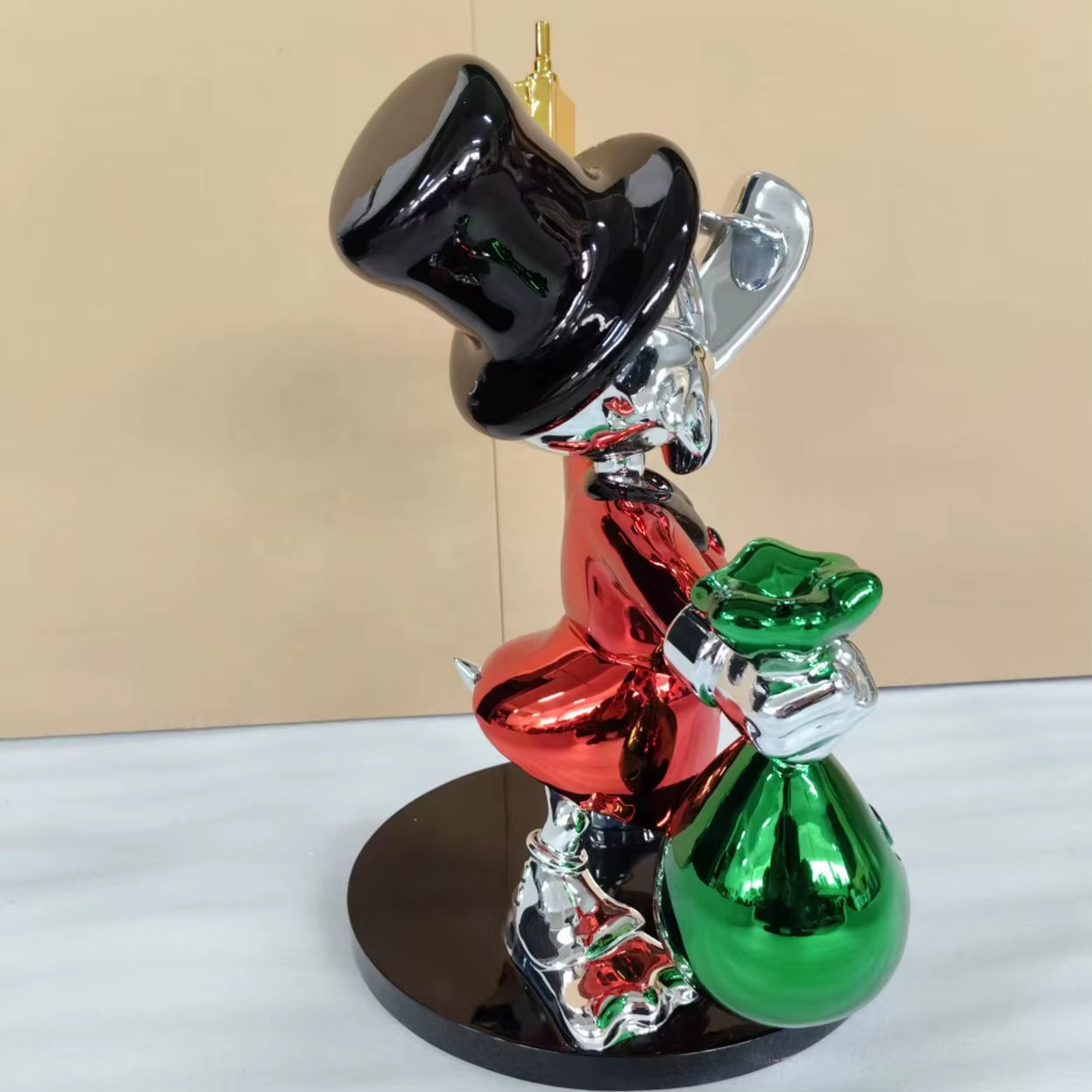 Gold-rote Duck Pop-Art Skulptur aus Resin als auffälliges Statement Piece