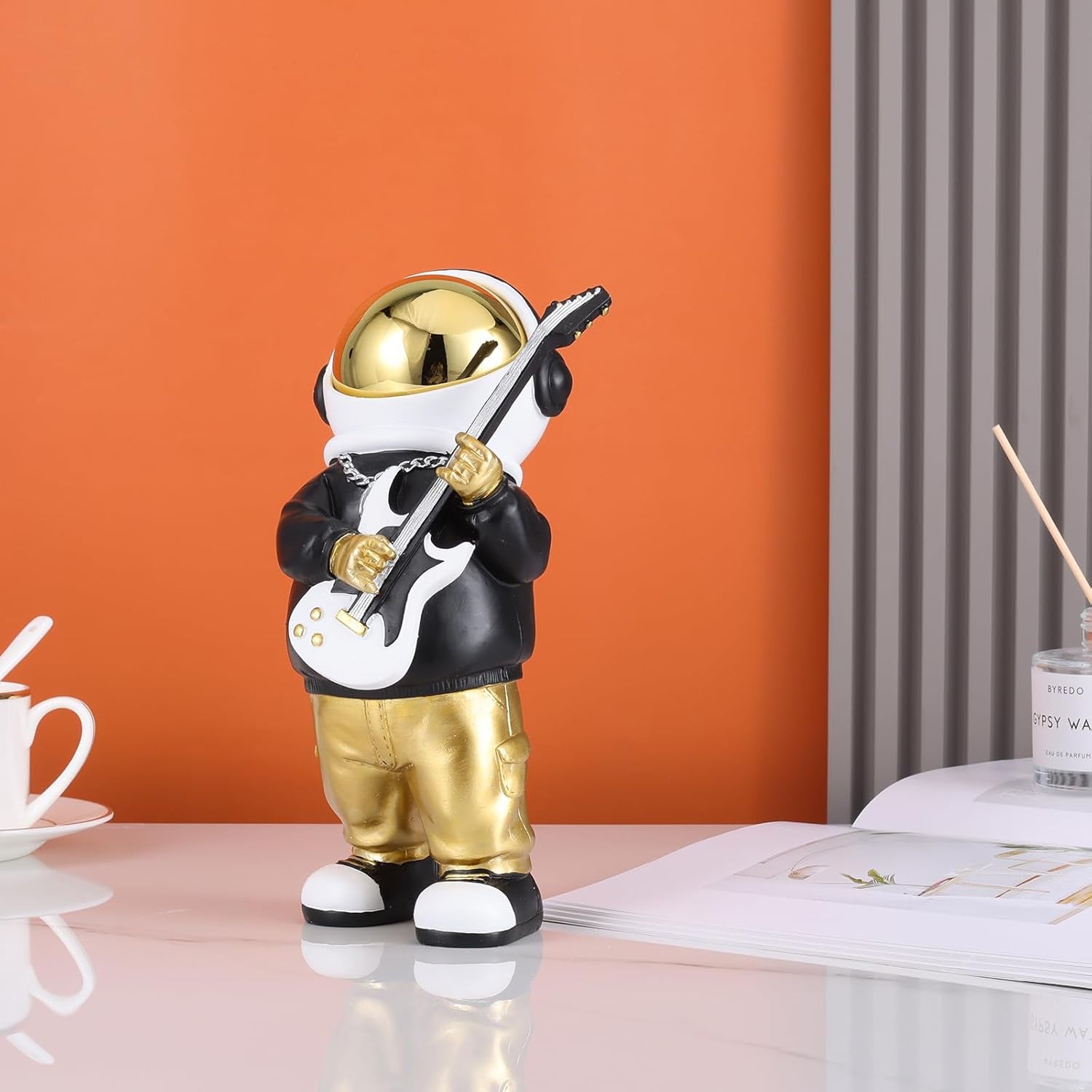 Astronaut Figur, Schwarz-Gold Spaceman Skulptur Astronautenstatue, Kindergeschenk, Ornament, Raumdekoration Für Männer, Zuhause Und Handwerk, Desktop-Zubehör, Tischdekoration, Wohnzimmer, Büro