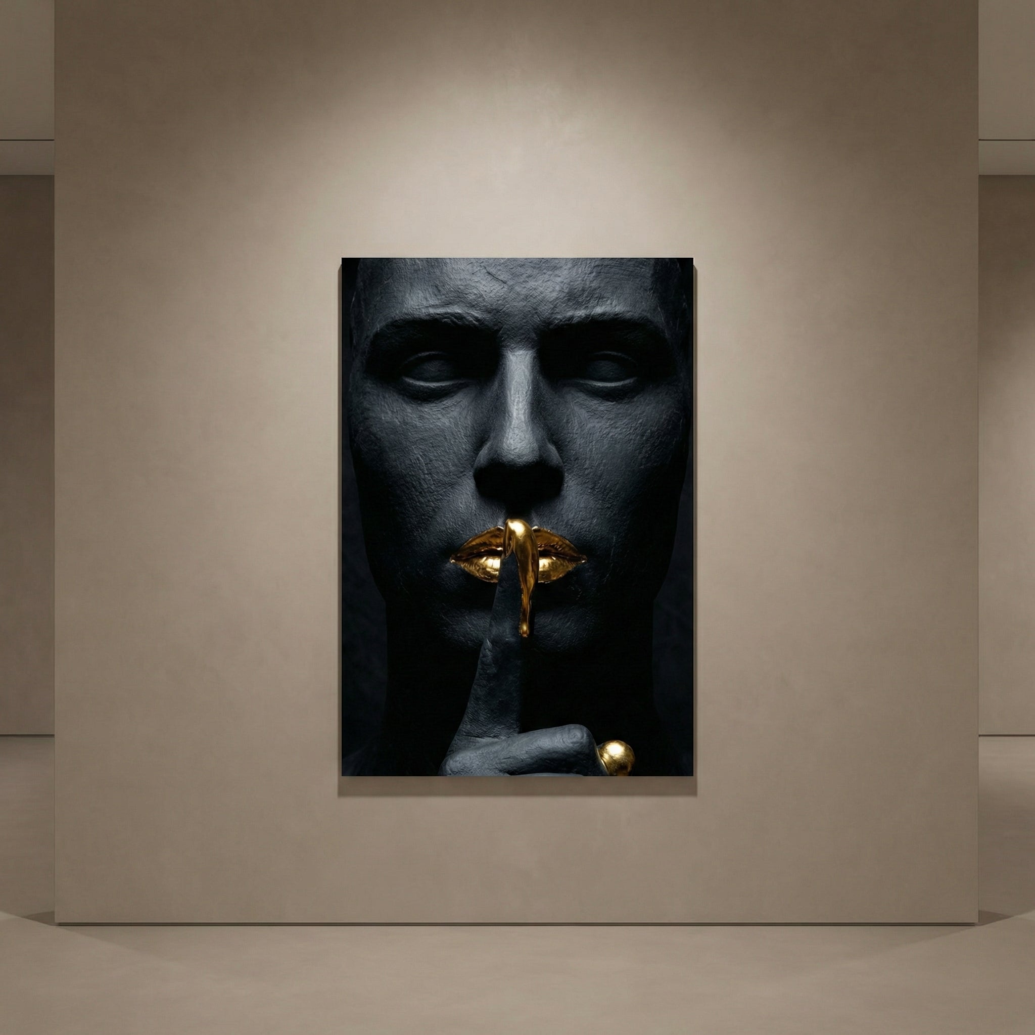 [THE GOLDEN SILENCE |Statue in Obsidian-Optik mit vergoldeten Lippen| Luxus Wandbild für Strategen] - Luxus Wandbild mit 24 Karat Gold | Dark Luxury Interior & Wanddekoration.